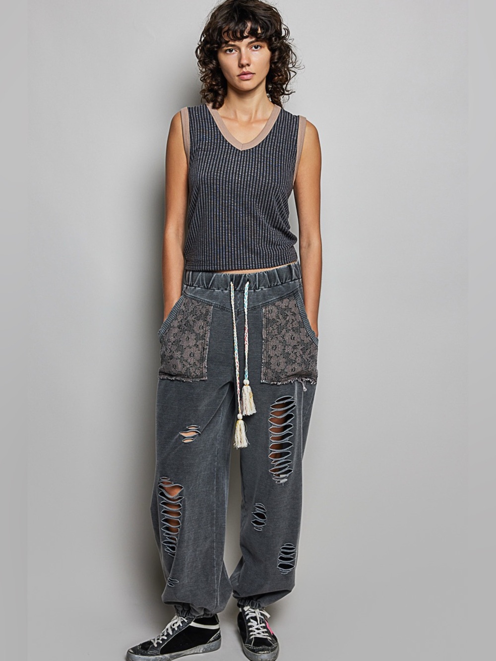 POL V-Neck Contrast Ribbed Sleeveless Tank - Picture 4 of 5